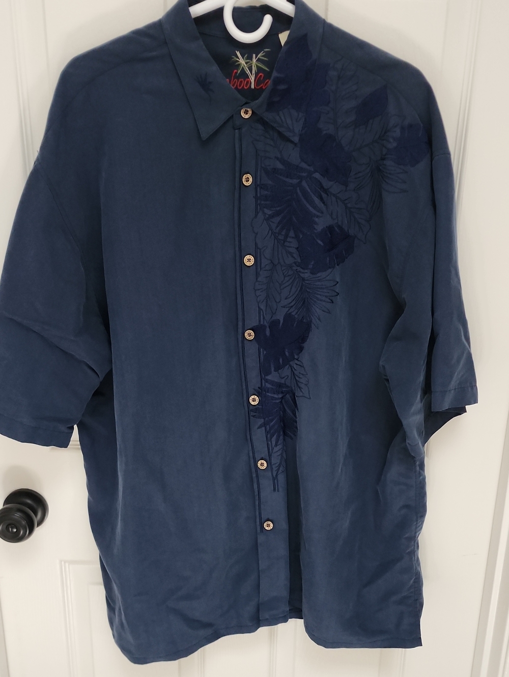 Bamboo Cay Size XL Navy Blue Button-Up Shirt with Leaf Embroidery